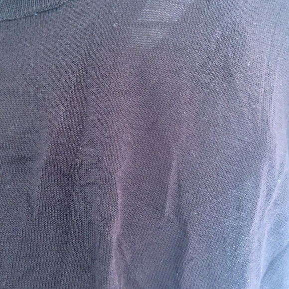 H&M size XS black t-shirt jumper. Never worn. Can fit size small also. Boxy fit. - Picture 8 of 10